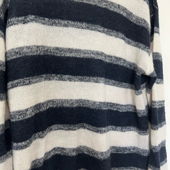 Cozy Zara Striped Sweater - Picture 3 of 3